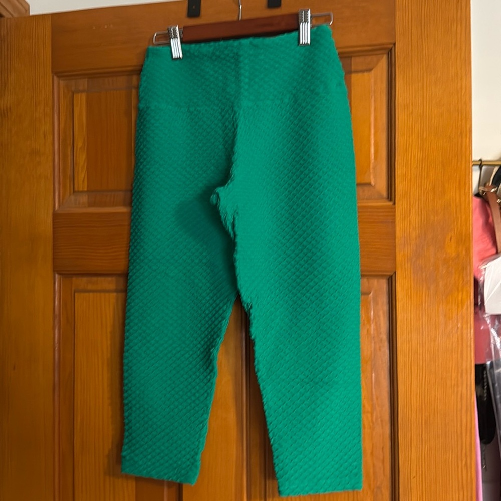 Green booty workout cropped leggings